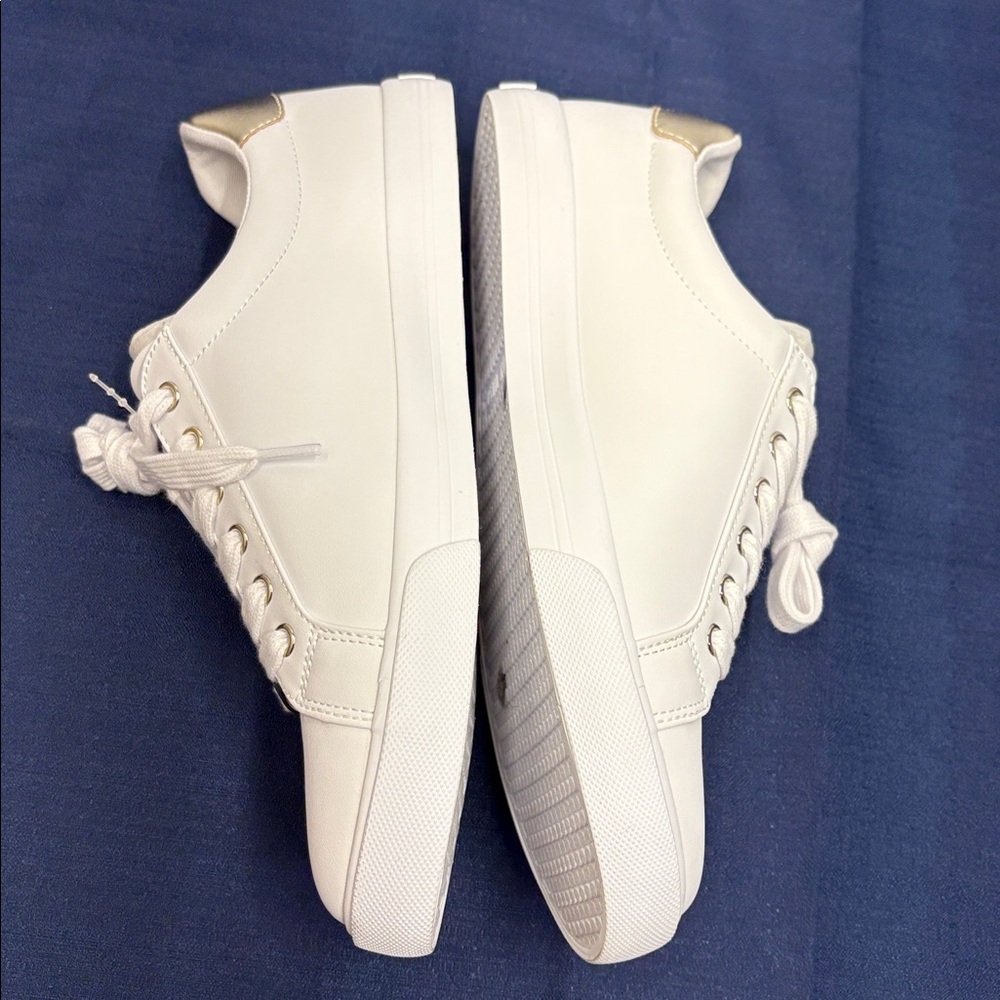 NEW Nine West Women's Classic White Sneakers size 9 lace up shoes - Picture 4 of 9